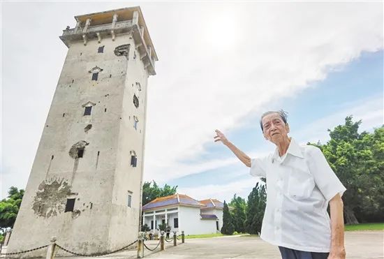 司徒亮講述南樓七壯士的英雄事跡 唐達攝