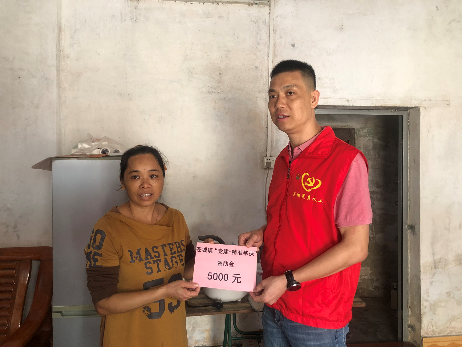 蒼城鎮精準幫扶困難退役軍人家庭戚玉蘭5000元