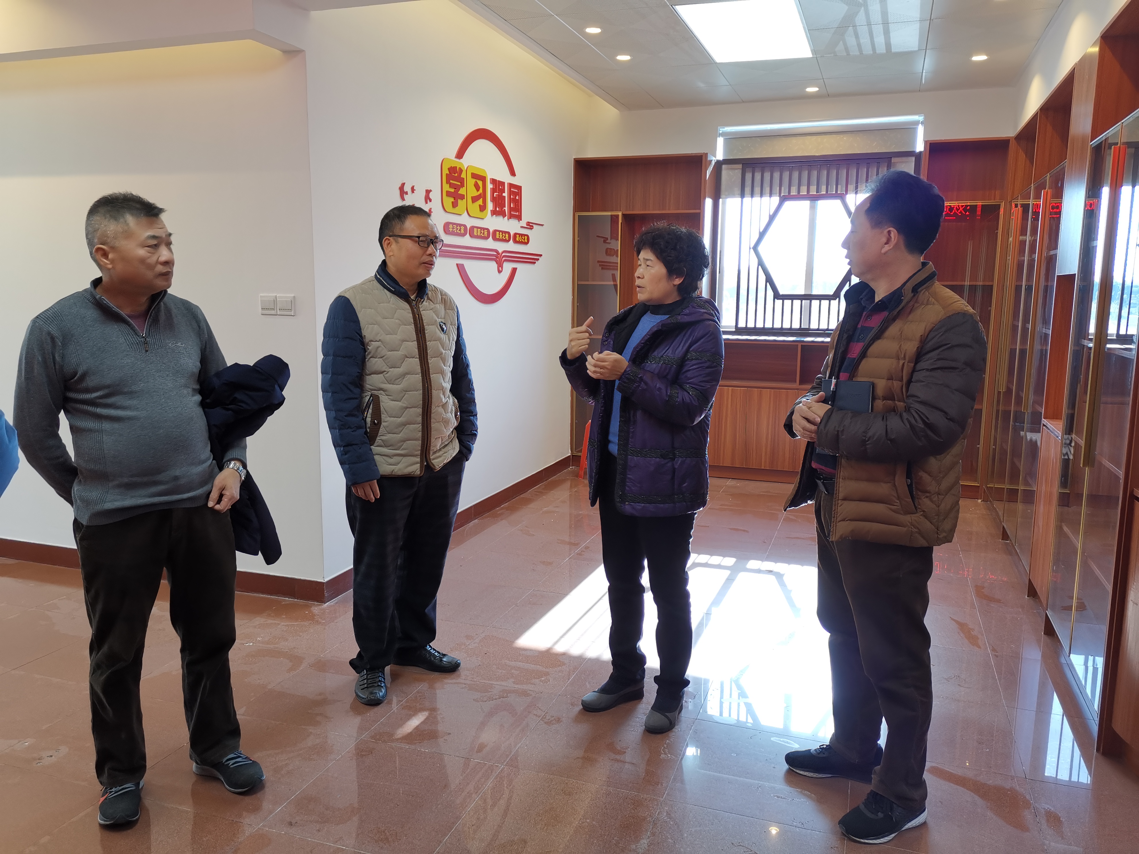 李寶貞一行指導百合鎮人大加強軟硬件建設.jpg
