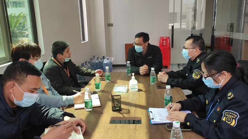 指導企業認真落實食品安全各項制度.jpg