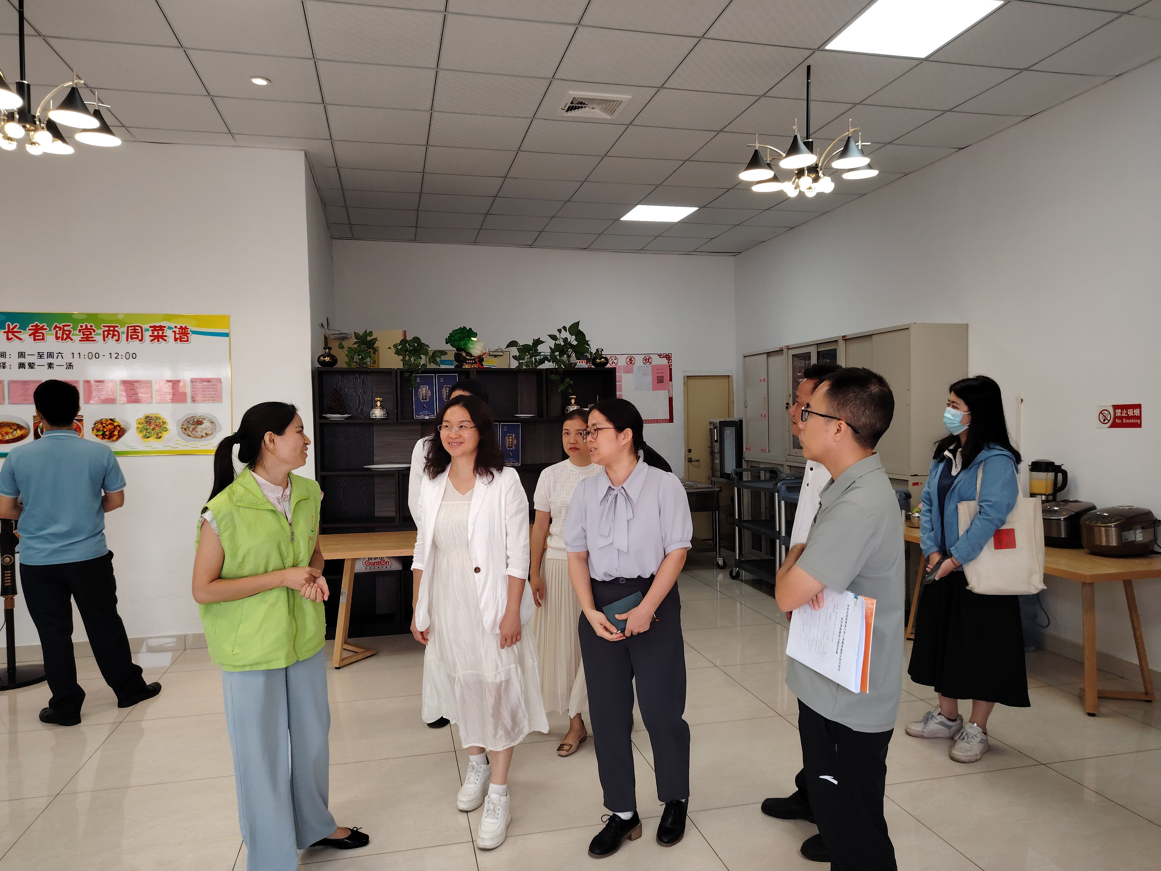 11月7日 梁健芬副市長領隊開展綜合養(yǎng)老服務中心調研工作.jpg