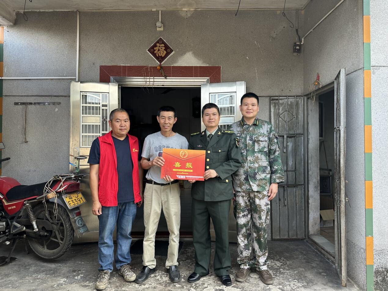 開平市退役軍人第15期工作簡報 喜報傳佳訊 尊崇暖人心——開平市為“四有”優秀士兵送喜報.doc_2