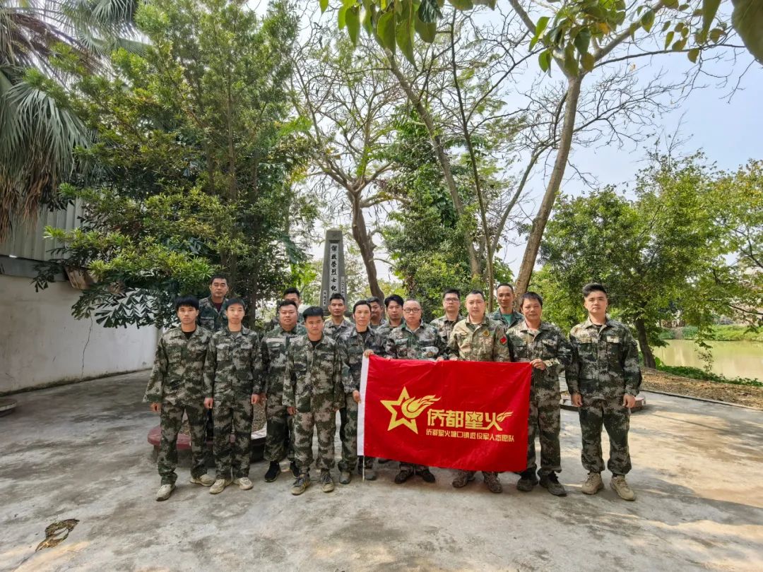 緬懷先烈礪初心 賡續血脈擔使命——塘口鎮開展清明祭掃謝啟榮烈士紀念碑活動