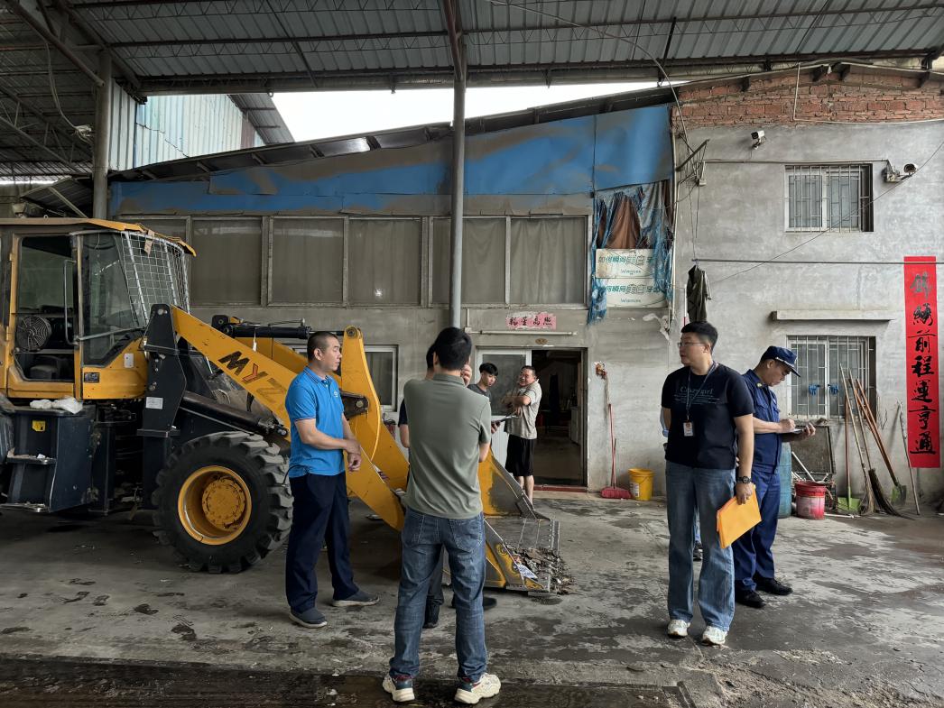 （掛網(wǎng)）開平市科工商務(wù)局開展“五一”節(jié)前商貿(mào)領(lǐng)域安全檢查.docx_1