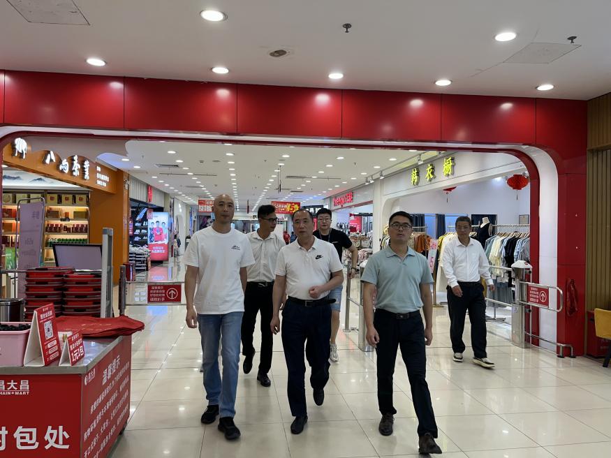 （掛網(wǎng)）開平市科工商務(wù)局開展“五一”節(jié)前商貿(mào)領(lǐng)域安全檢查.docx_2