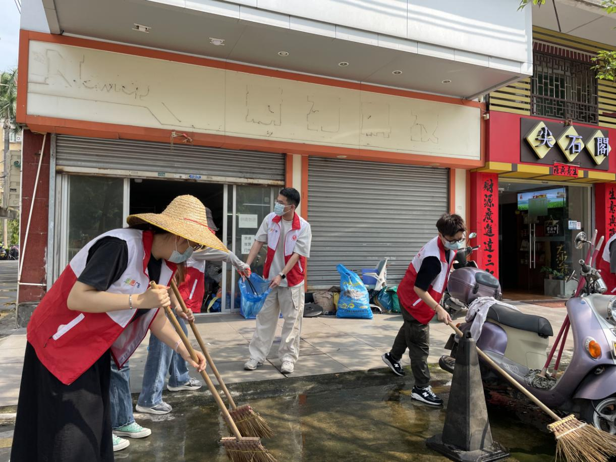 開平市財政局黨員干部亮身份、速行動，防蚊滅蚊筑牢健康防線