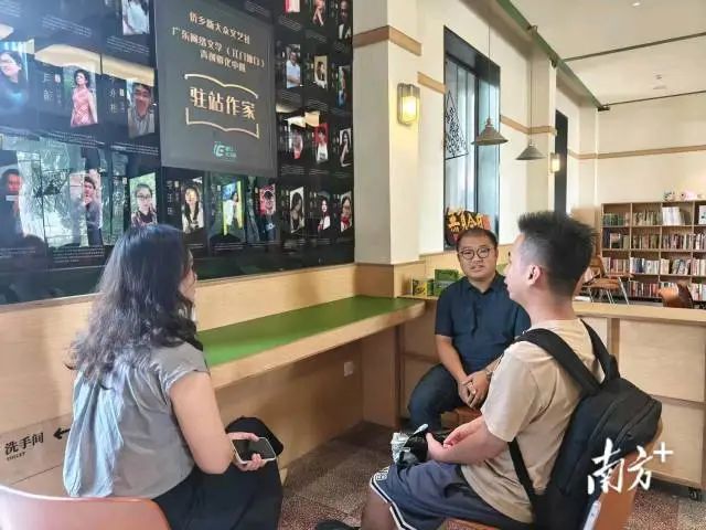 塘口“IE 公社”為作家提供貼心服務(wù)。 南方+ 申紅洲 拍攝 圖片