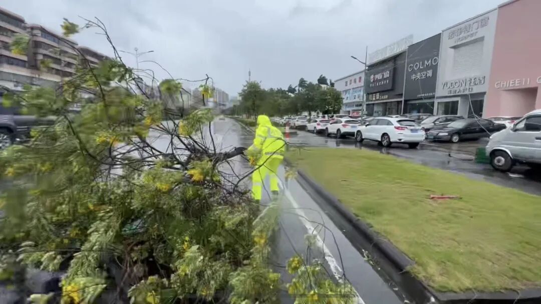 開平公安全力以赴迎戰(zhàn)強(qiáng)臺(tái)風(fēng)“樺加沙”