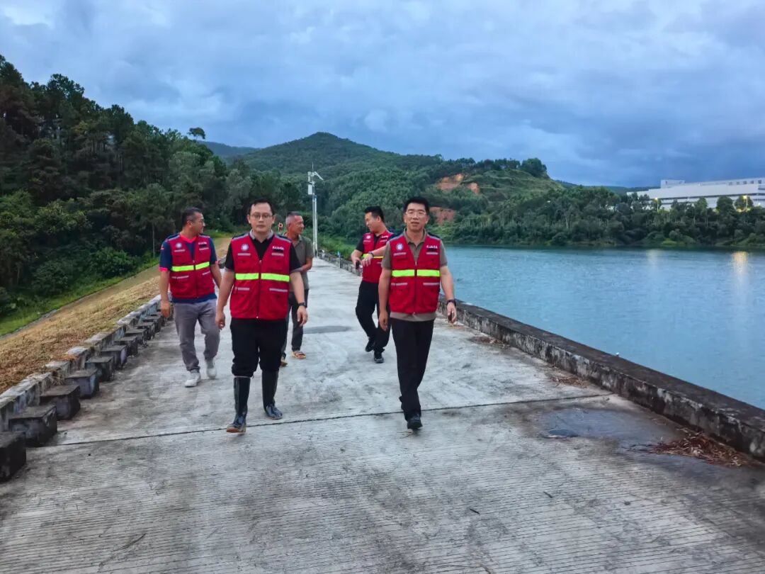 聞“風(fēng)”而動(dòng)！翠山湖抓實(shí)臺(tái)風(fēng)“塔巴”防御工作，筑牢產(chǎn)業(yè)園安全防線
