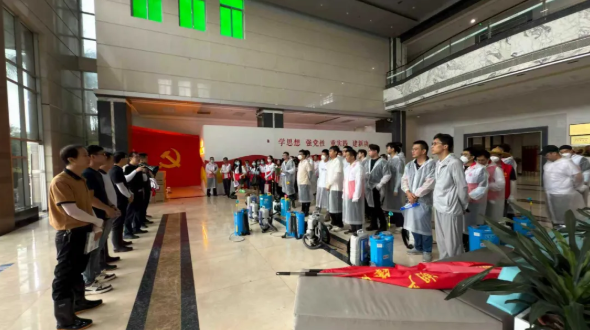 復工防控“兩手抓”！翠山湖黨員干部盡銳出擊，全面做好臺風過境后清障修復及滅蚊防控工作